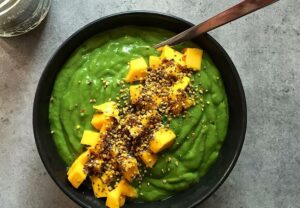 greenSmoothieBowl 475946066 770x533 1 jpg