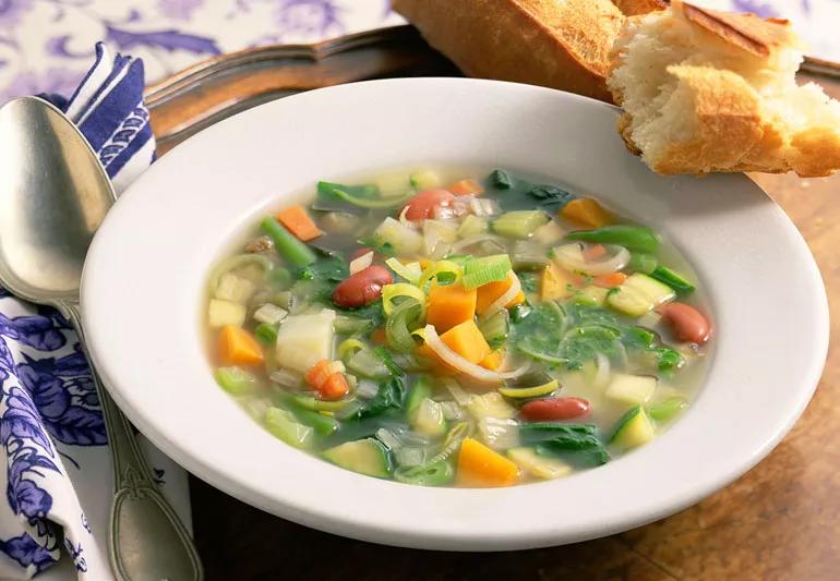 zuppa con verdure invernali
