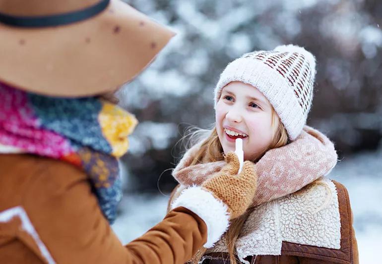 inverno, freddo, cura della pelle, dermatologia, labbra screpolate, consigli invernali