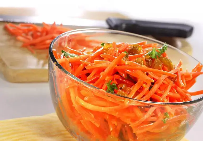 carrotColeSlaw 117635037 770x533 1 jpg