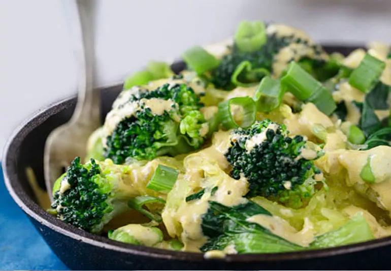 ricetta Spaghetti tailandesi alle arachidi saltati in padella