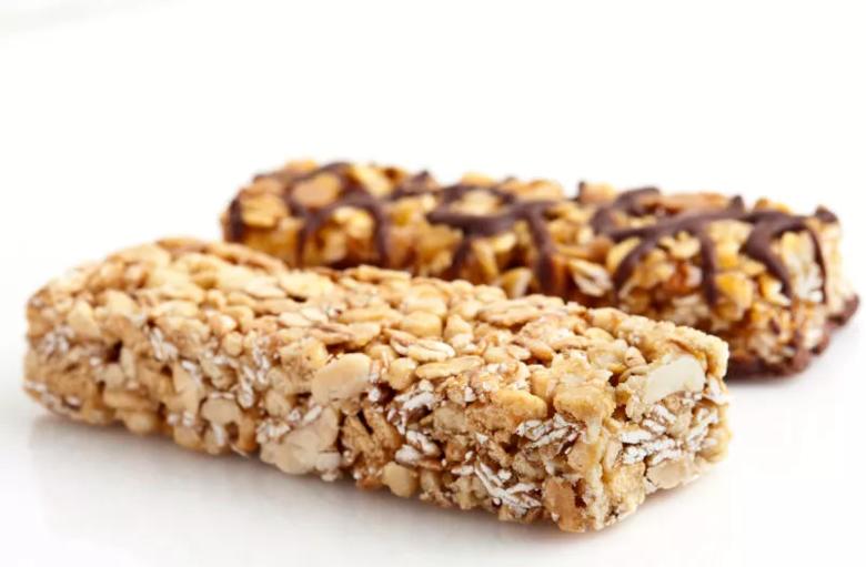 Barrette di muesli o cereali: 7 snack peggiori che il tuo dietista non mangerebbe mai